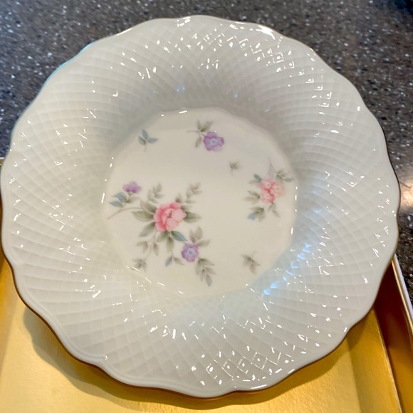 Mikasa Remembrance Bone China Baroque Mesh Plate B2120 551 - Picture 3 of 6